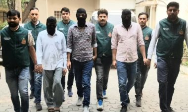 Four people are arrested for smuggling drugs after the Delhi Police bust international drug rackets.