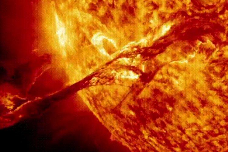 Strong solar flare lands on Earth, shutting down radio signals in parts of Asia and Australia.
