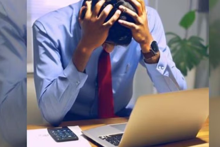 Another IT company delays onboarding new hires, jeopardizing the careers of approximately 700 people.