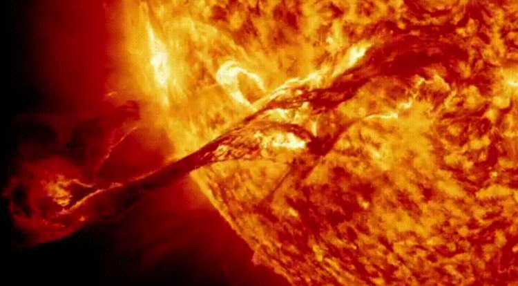 Strong solar flare lands on Earth, shutting down radio signals in parts of Asia and Australia.