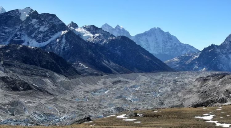 In just 20 years, glaciers in the Himalayas disappeared, equivalent to the weight of 570 million elephants.