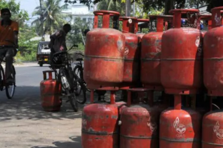 Prices for commercial LPG cylinders have decreased in Delhi and other cities. Examine new rates.