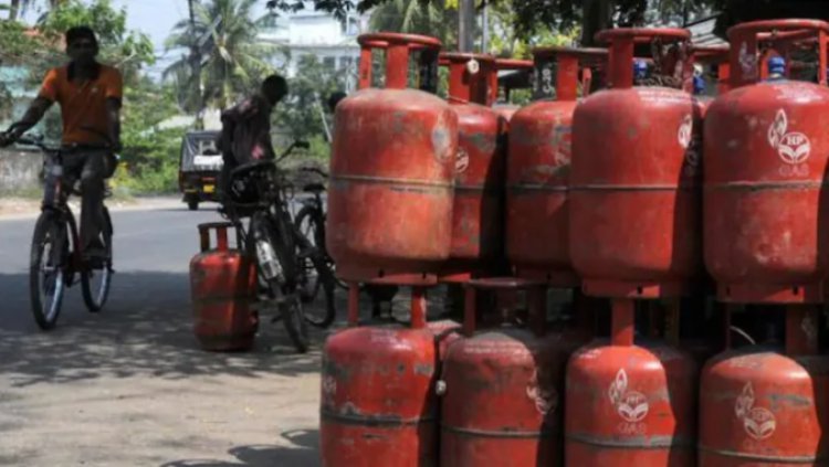 Prices for commercial LPG cylinders have decreased in Delhi and other cities. Examine new rates.