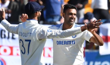 India defeated England in the 5th Test Day 3 by an innings and 64 runs, clinching the series 4-1.