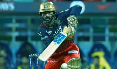 IPL 2024: Dinesh Karthik's pay has fluctuated over the years; at present, it stands at 5.50 crores, a 127% decrease from his highest salary!