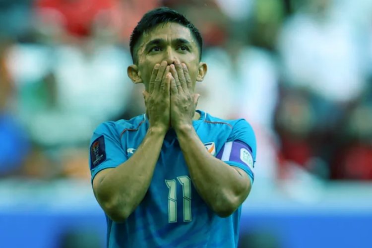 रिकॉर्ड तोड़ने वाले भारतीय कप्तान सुनील छेत्री अंतरराष्ट्रीय स्तर पर फुटबॉल छोड़ रहे हैं।