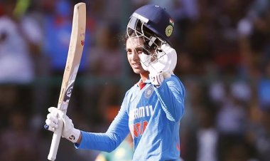Smriti Mandhana equaled Virat Kohli by scoring second consecutive century, set many records