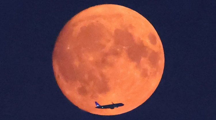 Blue moon august 19, supermoon shines red