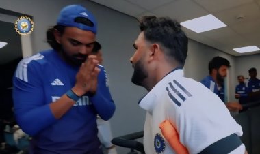 KL Rahul Folds Hands in Respect to Rishabh Pant's Brave Knock vs England - Watch Viral Moment