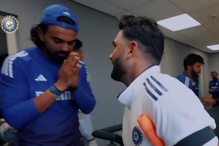 KL Rahul Folds Hands in Respect to Rishabh Pant's Brave Knock vs England - Watch Viral Moment