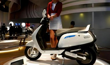 TVS iQUBE HYBRID runs on both petrol and diesel. It has a range of 200km on full charge and a strong mileage of 80km.