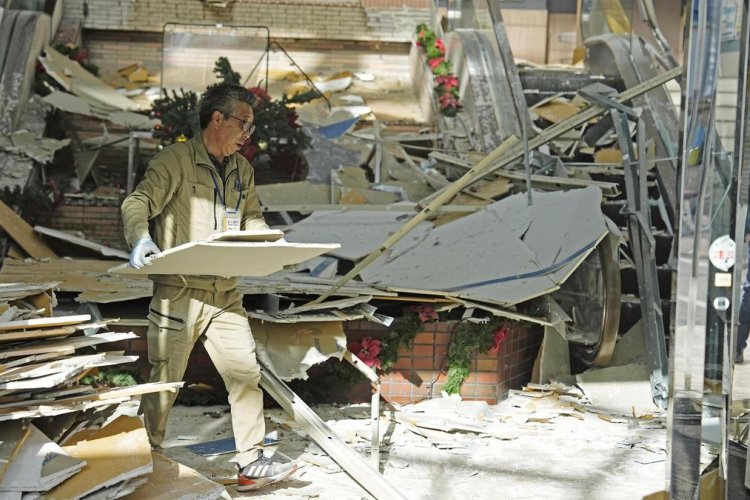 Japan Earthquakes Tsunami Warning Issued, Panic Along Coastal Areas