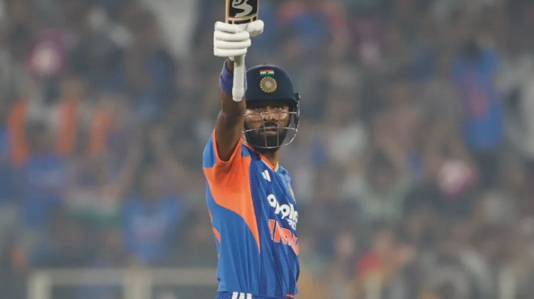 IND vs SA: Hardik Pandya unleashed a brutal attack on South African bowlers, leaving Abhishek Sharma behind.