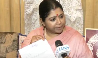 Bengali actress Sreelekha Mitra held an objectionable poster of the PM.